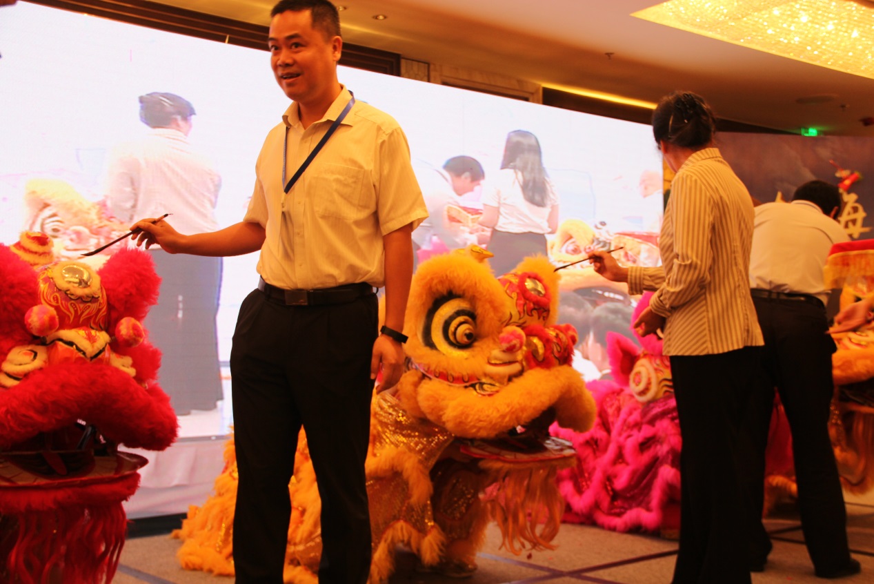 说明: E:\中价协第四届企业家高层论坛(2016.5 广东·深圳)\照片\IMG_2346.JPG